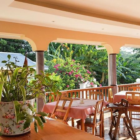 Bernique Guesthouse La Digue Bagian luar foto