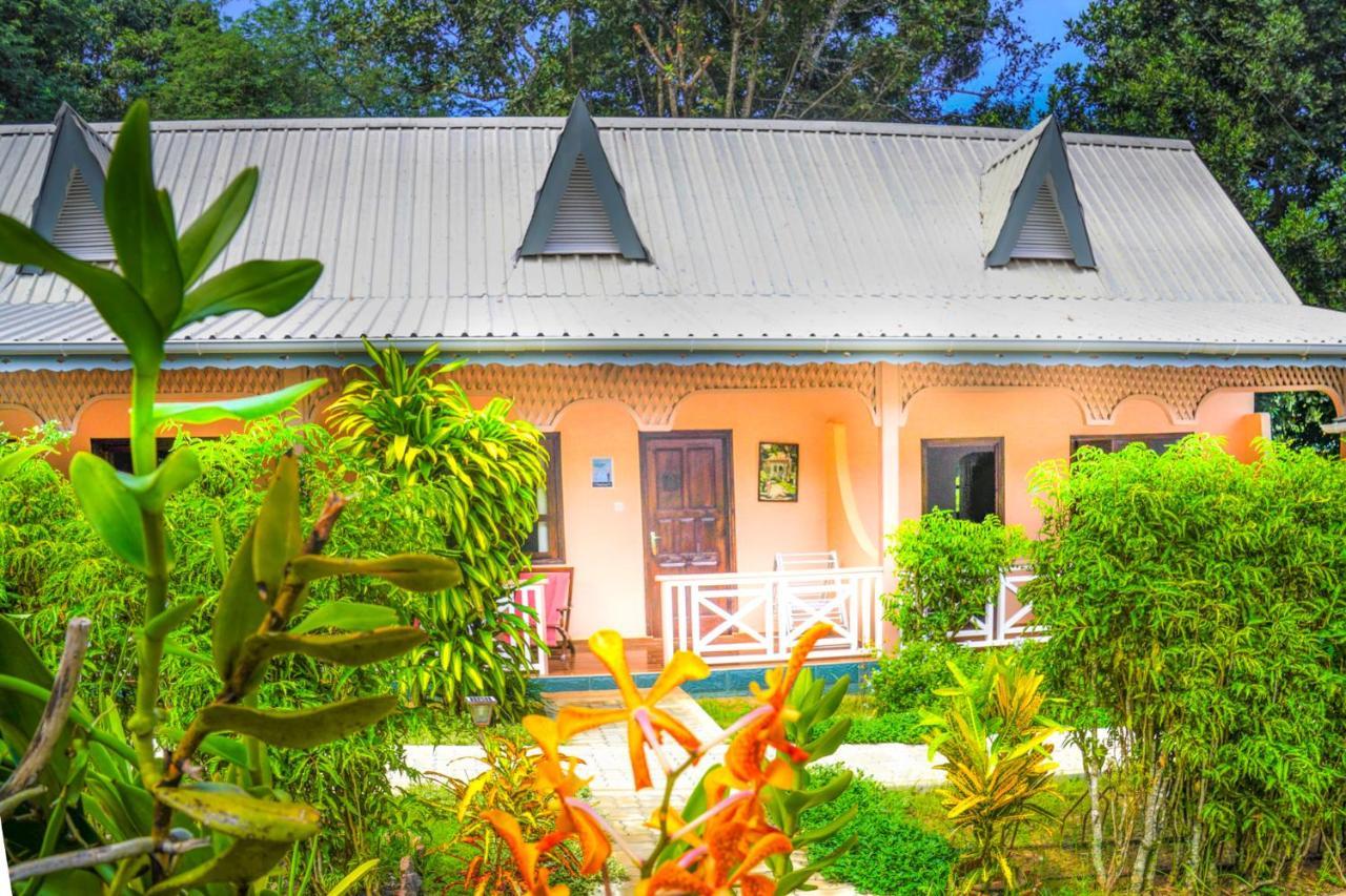 Bernique Guesthouse La Digue Bagian luar foto