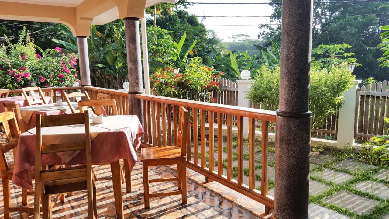 Bernique Guesthouse La Digue Bagian luar foto