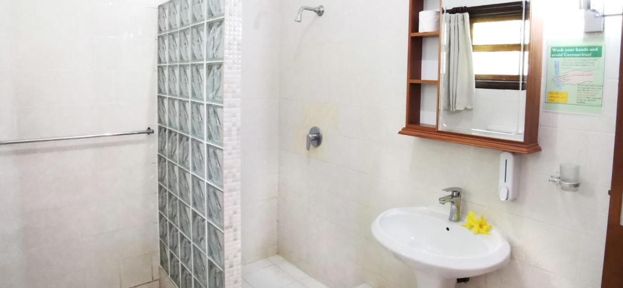 Bernique Guesthouse La Digue Bagian luar foto