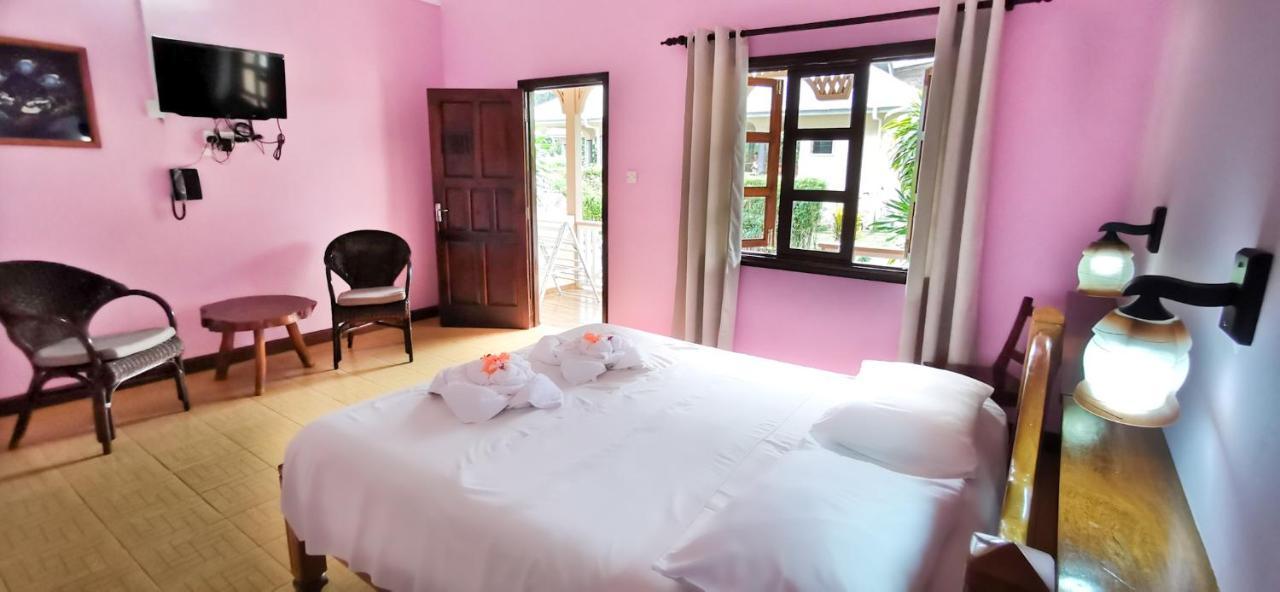 Bernique Guesthouse La Digue Bagian luar foto
