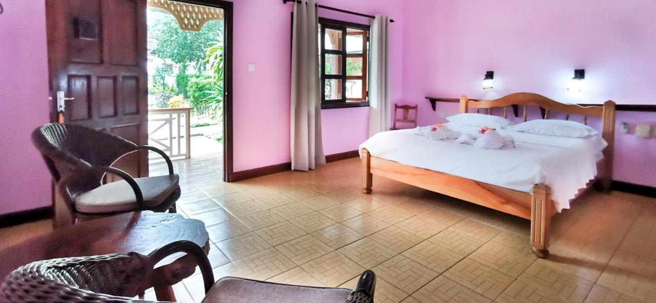 Bernique Guesthouse La Digue Bagian luar foto