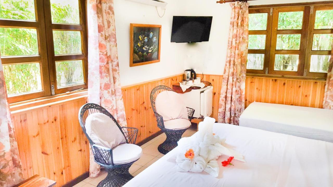 Bernique Guesthouse La Digue Bagian luar foto