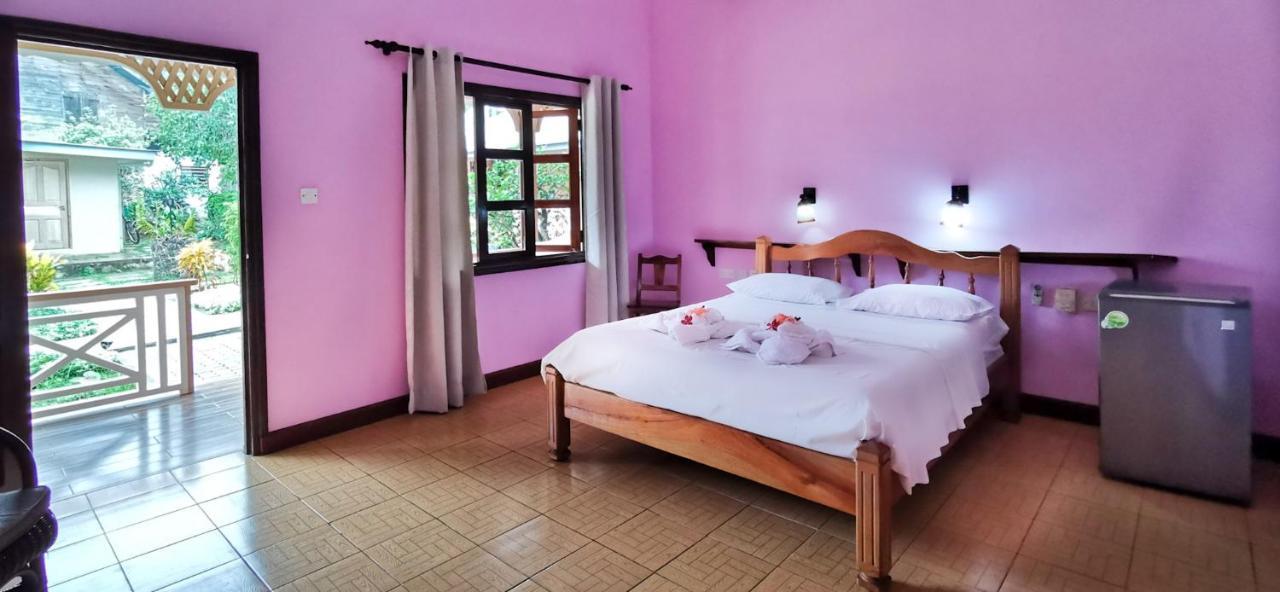 Bernique Guesthouse La Digue Bagian luar foto