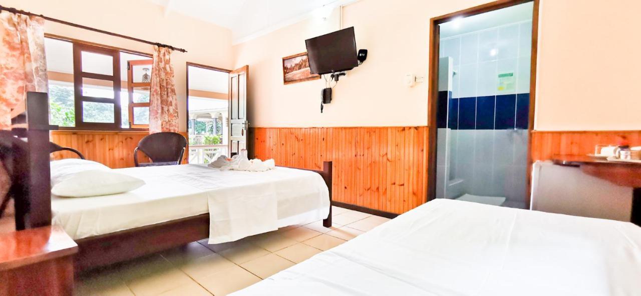Bernique Guesthouse La Digue Bagian luar foto